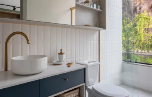 Seu banheiro organizado e relaxante com móveis planejados